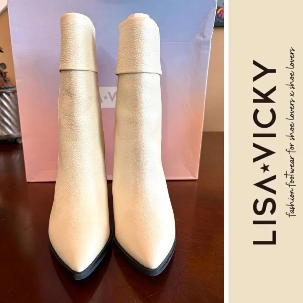 LISA VICKY (Nordstrom) - NIB - L Sz 6 Mae-V Soft Tumble Leather Booties in Cream